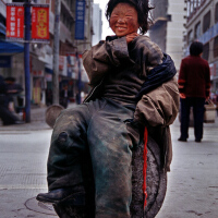 街邊小乞丐圖片照片_街邊小乞丐