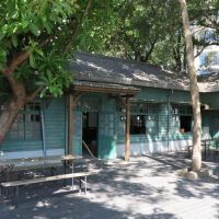 巷弄里的那家書店圖片照片_巷弄里的那家書店