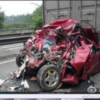 撞車圖片照片_撞車