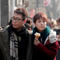 抹布女也有春天圖片照片_抹布女也有春天