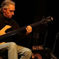 Michael Manring圖片照片_Michael Manring