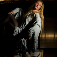 Julia Thornton圖片照片_Julia Thornton